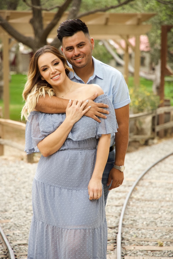 Rosie Rivera’s husband flees terrified when he sees the journalists’ cameras